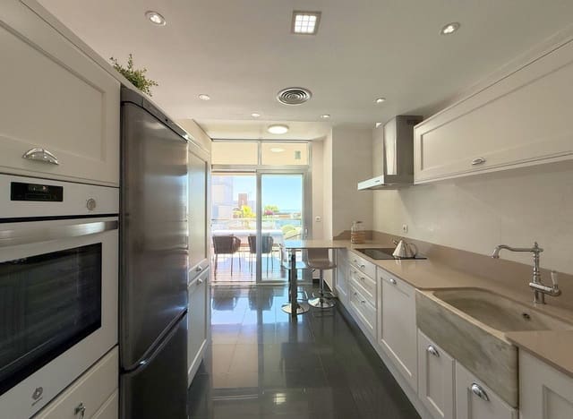 3 chambre Appartement à vendre à La Duquesa / Puerto de la Duquesa, Manilva avec piscine garage - 359 000 € (Ref: 9847777)