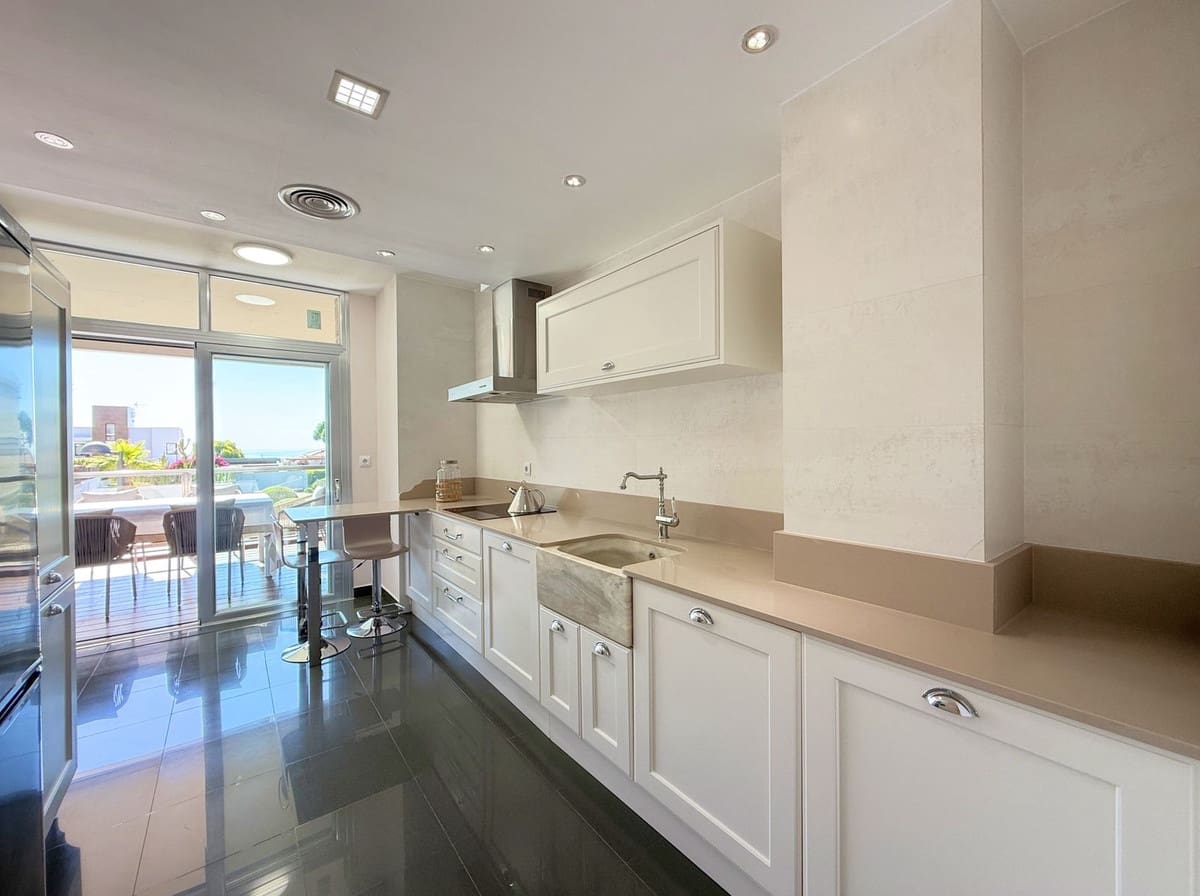 3 chambre Appartement à vendre à La Duquesa / Puerto de la Duquesa avec piscine garage - 359 000 € (Ref: 9847777)