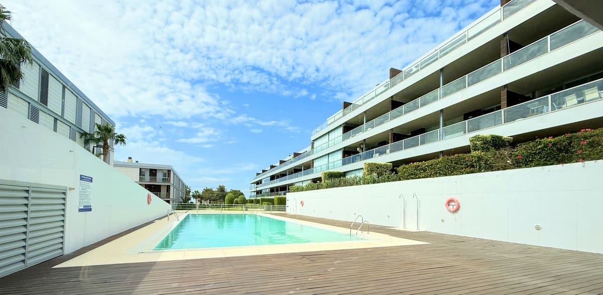 3 chambre Appartement à vendre à La Duquesa / Puerto de la Duquesa avec piscine garage - 359 000 € (Ref: 9847777)