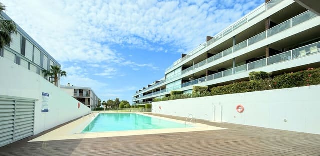 3 chambre Appartement à vendre à La Duquesa / Puerto de la Duquesa, Manilva avec piscine garage - 359 000 € (Ref: 9847777)