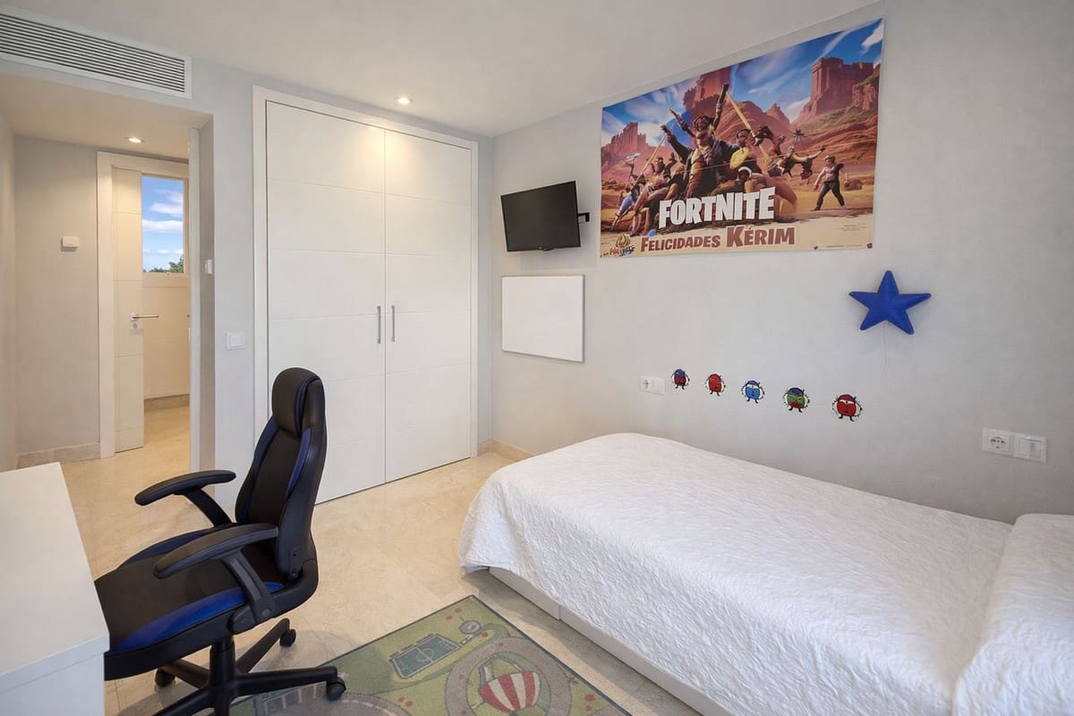 3 soveværelse Lejlighed til salg i Punta de la Chullera med swimmingpool garage - € 359.000 (Ref: 9847778)