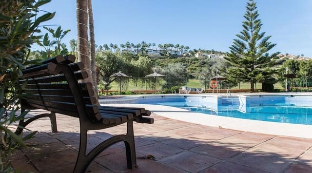 3 soveværelse Penthouse til salg i La Duquesa / Puerto de la Duquesa, Manilva med swimmingpool garage - € 335.000 (Ref: 9847779)