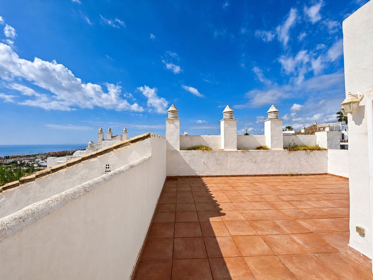 2 soveværelse Penthouse til salg i La Duquesa / Puerto de la Duquesa med swimmingpool - € 280.000 (Ref: 9847782)