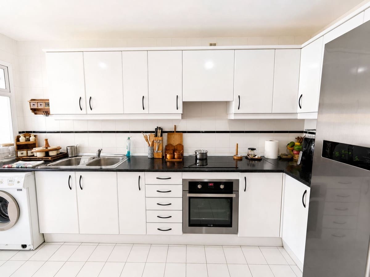 2 soveværelse Penthouse til salg i La Duquesa / Puerto de la Duquesa med swimmingpool - € 280.000 (Ref: 9847782)