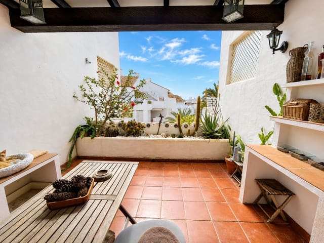 2 soveværelse Penthouse til salg i La Duquesa / Puerto de la Duquesa, Manilva med swimmingpool - € 280.000 (Ref: 9847782)