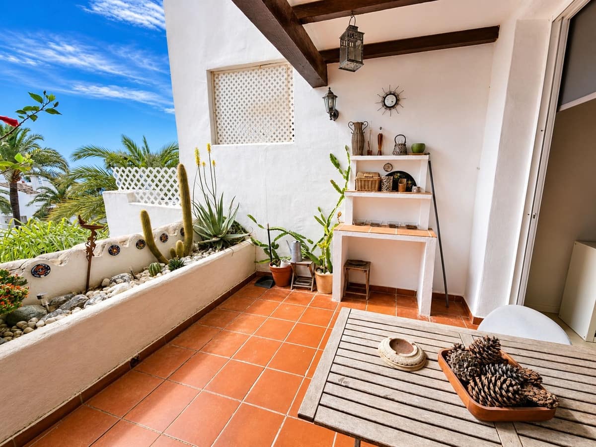 2 soveværelse Penthouse til salg i La Duquesa / Puerto de la Duquesa med swimmingpool - € 280.000 (Ref: 9847782)