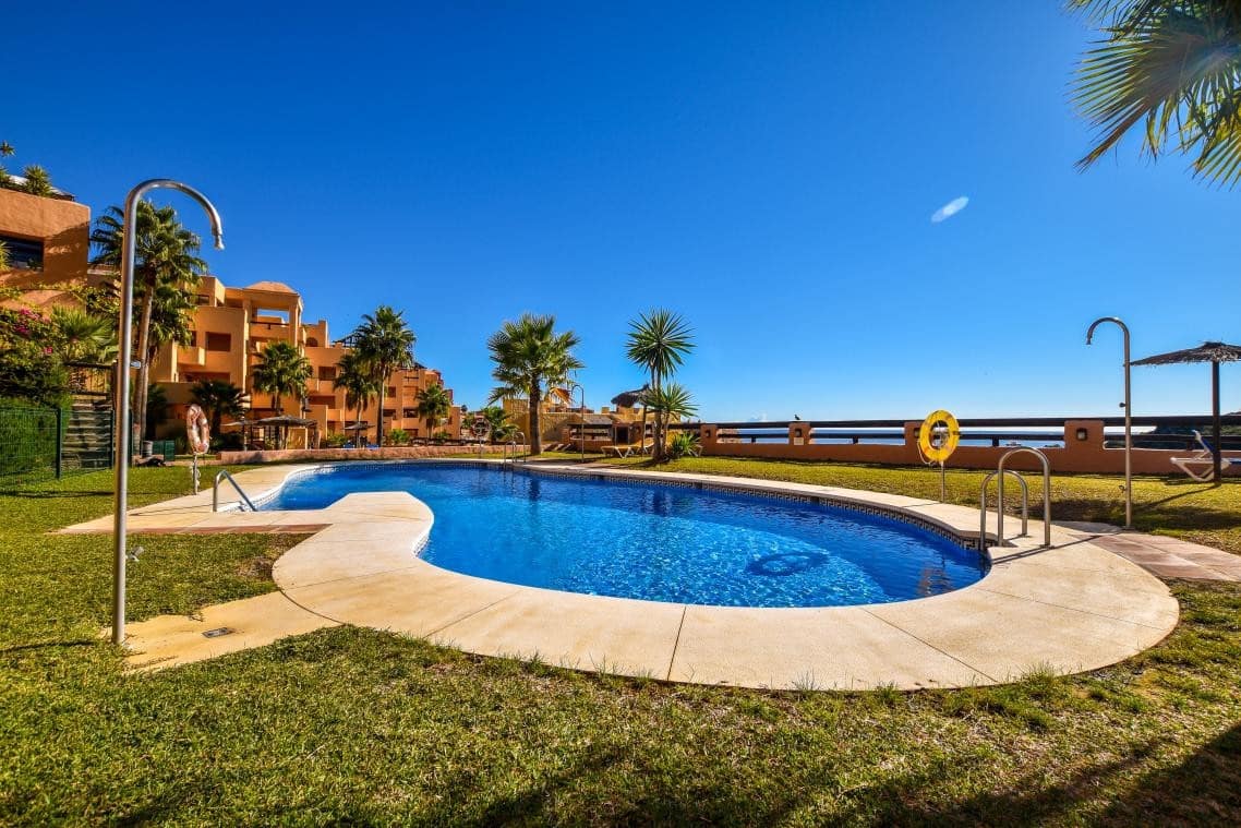 3 bedroom Penthouse for sale in La Duquesa / Puerto de la Duquesa with pool garage - € 495,000 (Ref: 9849973)