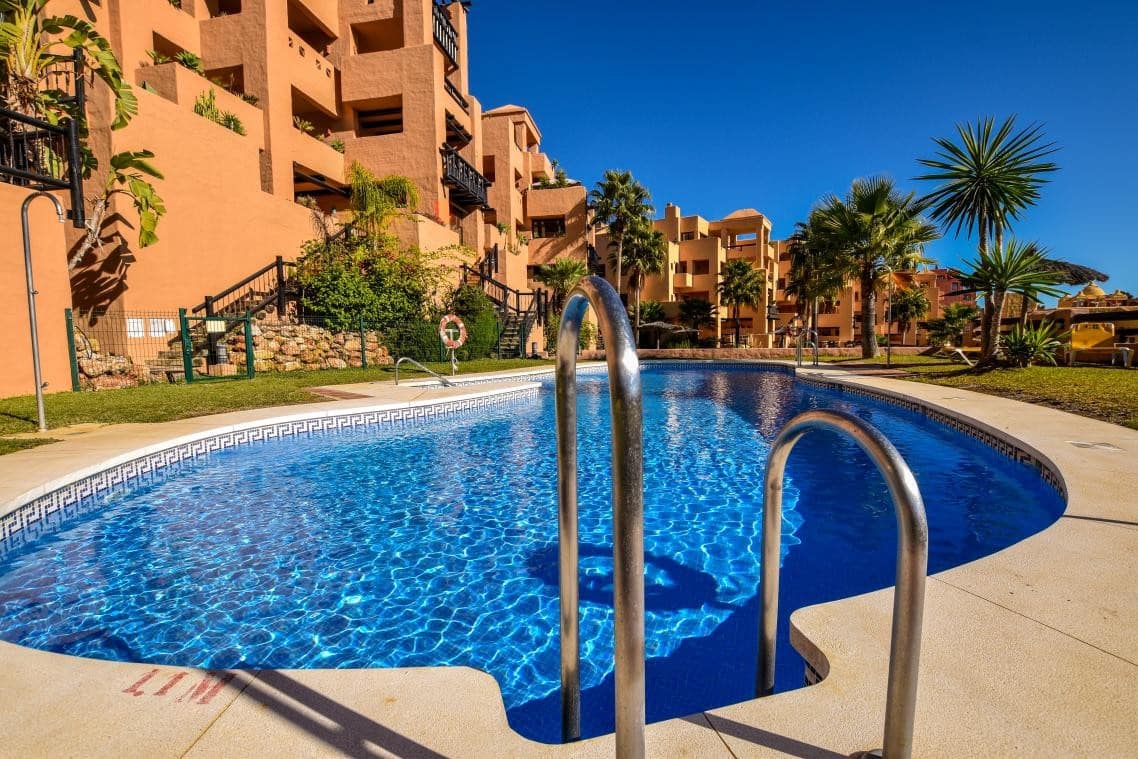 3 bedroom Penthouse for sale in La Duquesa / Puerto de la Duquesa with pool garage - € 495,000 (Ref: 9849973)