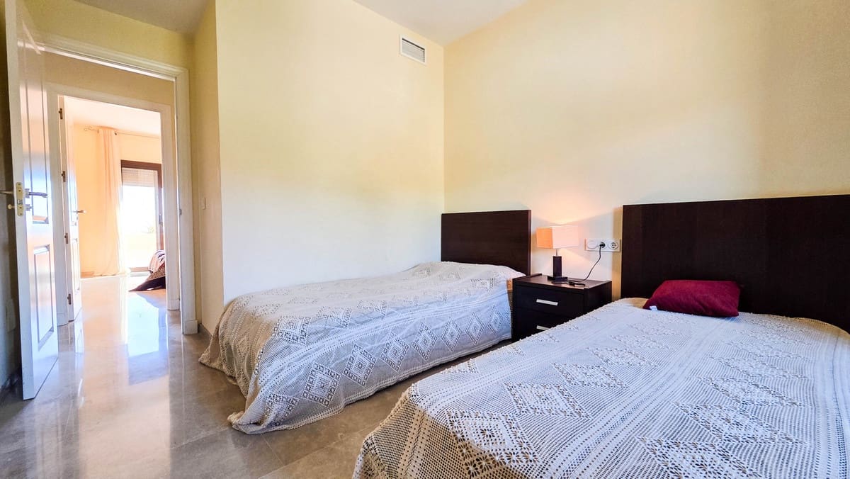 3 bedroom Penthouse for sale in La Duquesa / Puerto de la Duquesa with pool garage - € 495,000 (Ref: 9849973)