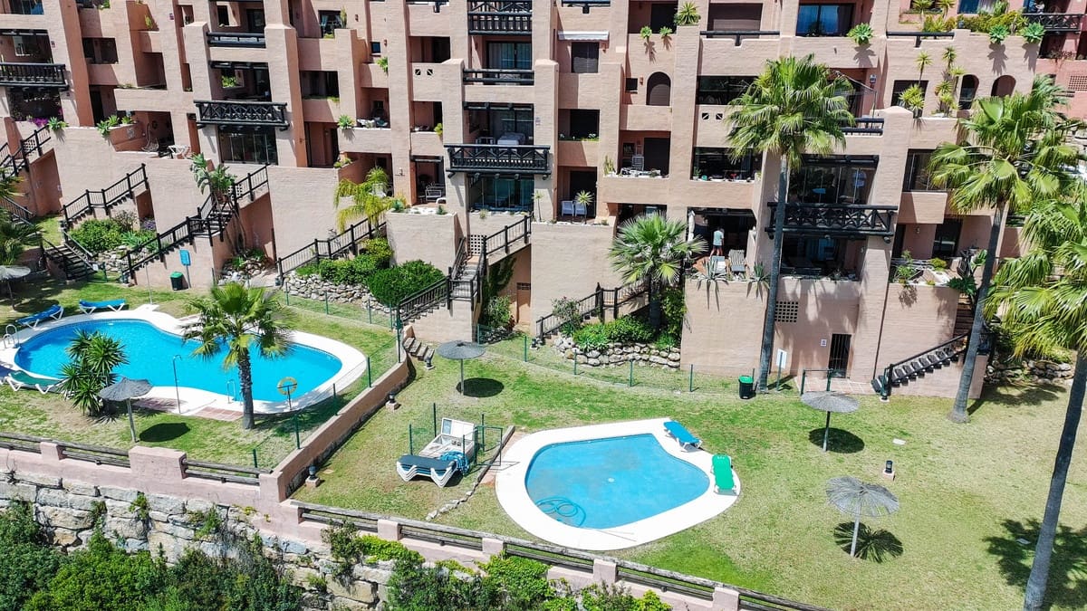 3 chambre Appartement à vendre à La Duquesa / Puerto de la Duquesa avec piscine garage - 395 000 € (Ref: 9849974)