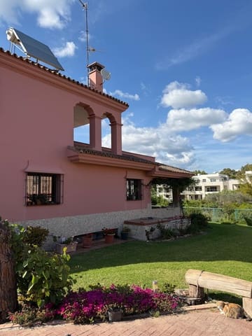 4 bedroom Villa for sale in Bahia de Casares, Casares with pool garage - € 3,200,000 (Ref: 9849975)