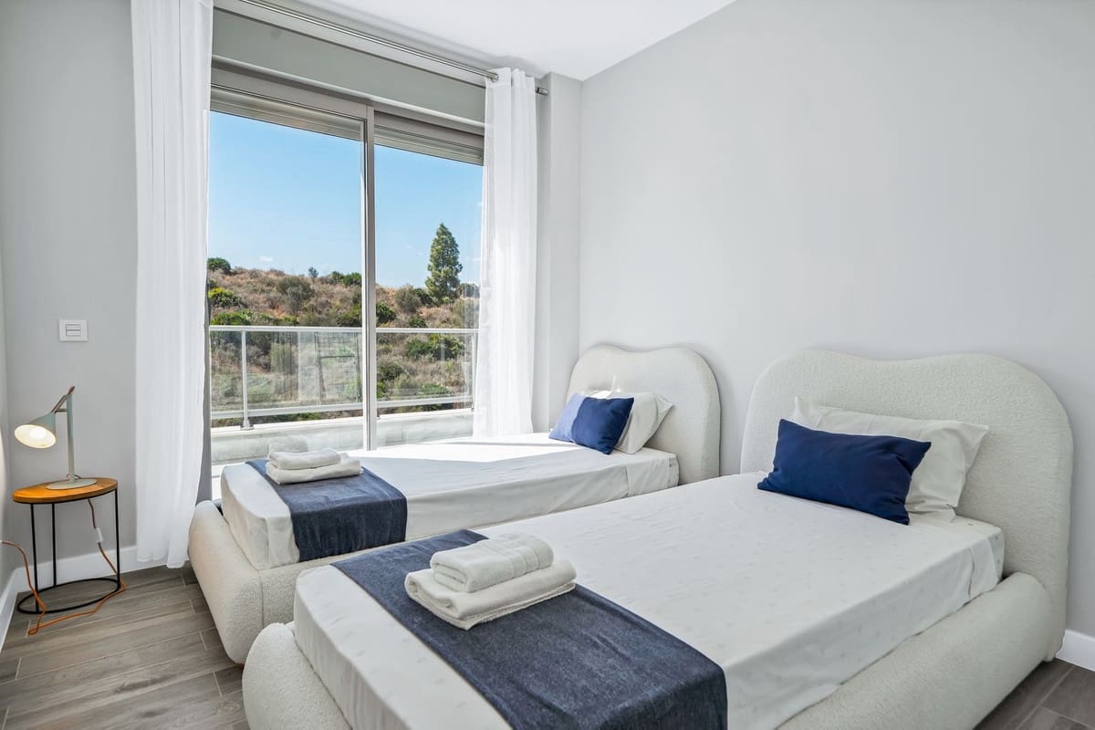 2 bedroom Apartment for sale in Mijas Costa with pool garage - € 425,000 (Ref: 9850433)