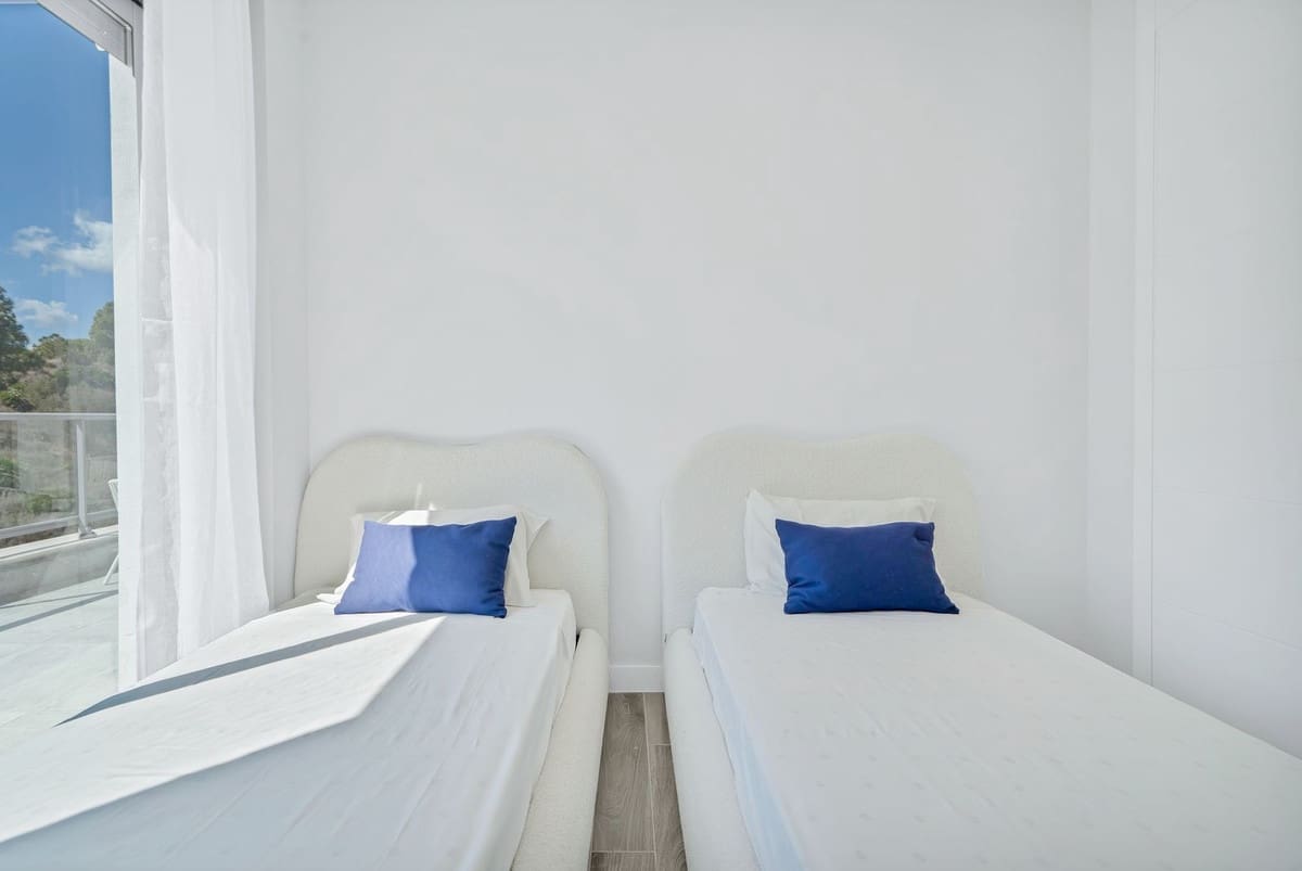2 bedroom Apartment for sale in Mijas Costa with pool garage - € 425,000 (Ref: 9850433)