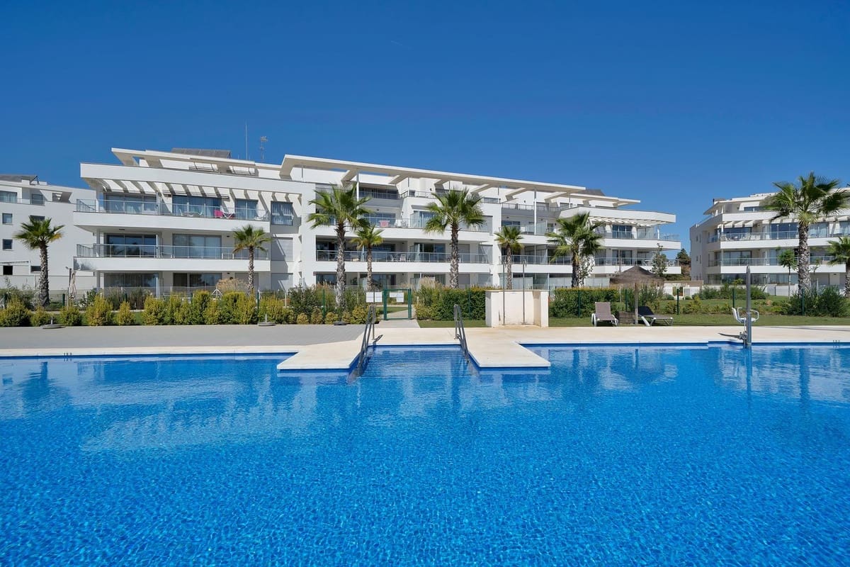 2 bedroom Apartment for sale in Mijas Costa with pool garage - € 425,000 (Ref: 9850433)