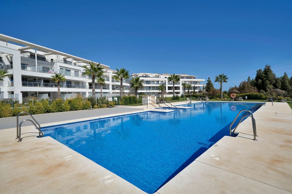 2 bedroom Apartment for sale in Mijas Costa with pool garage - € 425,000 (Ref: 9850433)