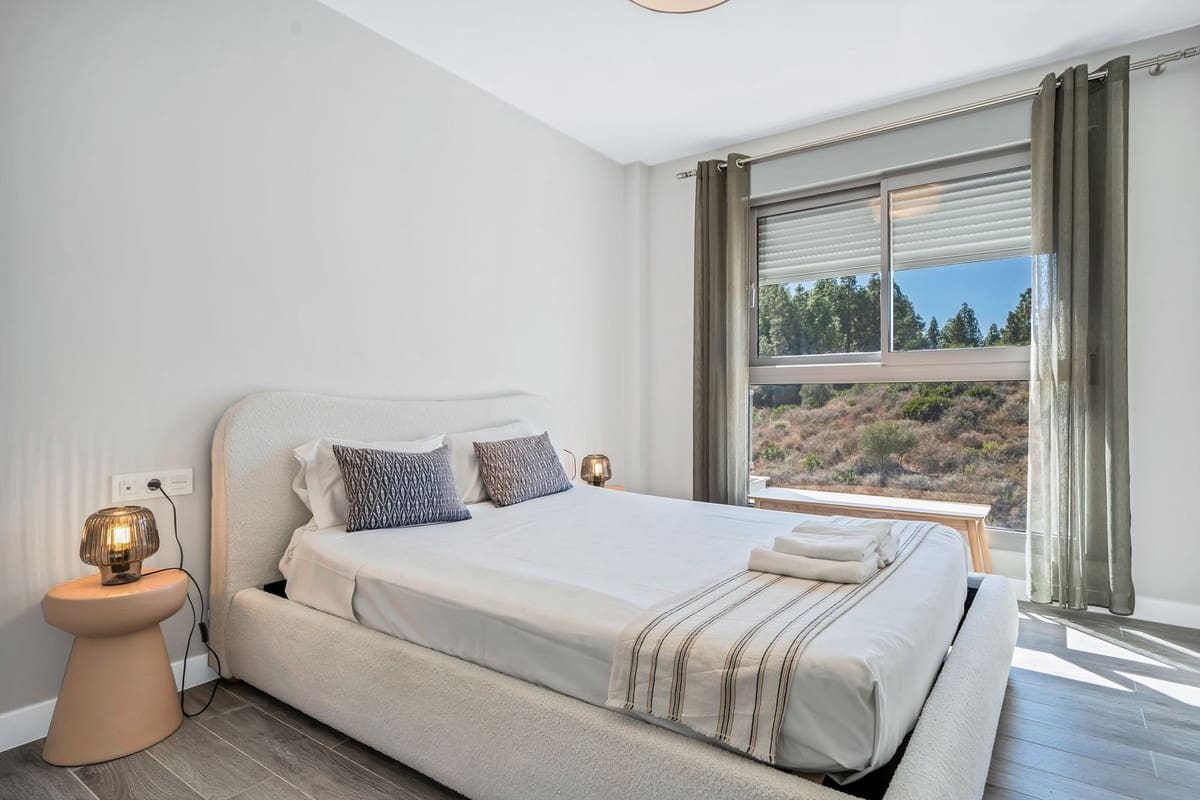 2 bedroom Apartment for sale in Mijas Costa with pool garage - € 425,000 (Ref: 9850433)