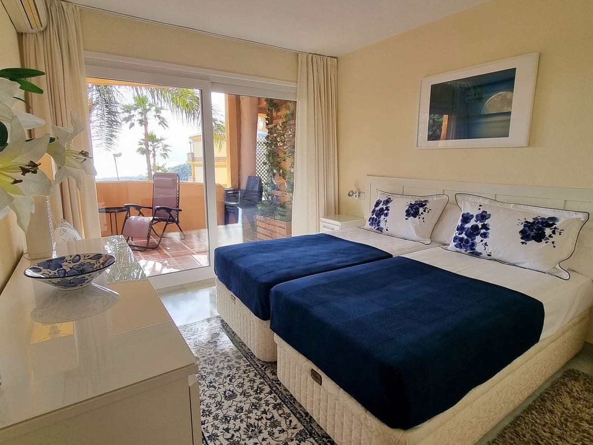 2 bedroom Apartment for sale in Calahonda with pool - € 330,000 (Ref: 9850435)