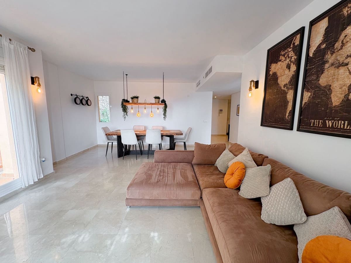 2 bedroom Apartment for sale in Calahonda with pool - € 310,000 (Ref: 9850436)