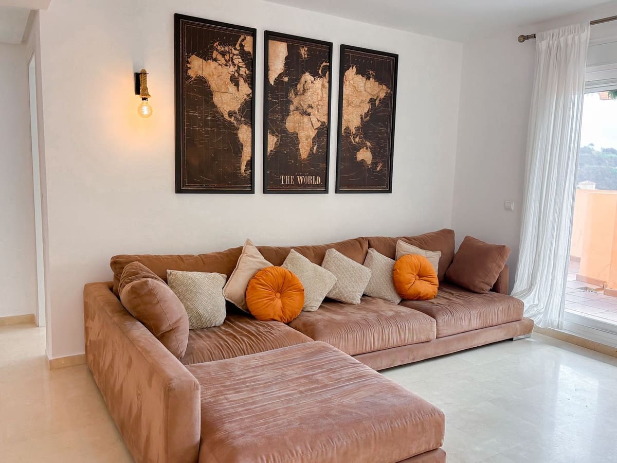 2 bedroom Apartment for sale in Calahonda with pool - € 310,000 (Ref: 9850436)