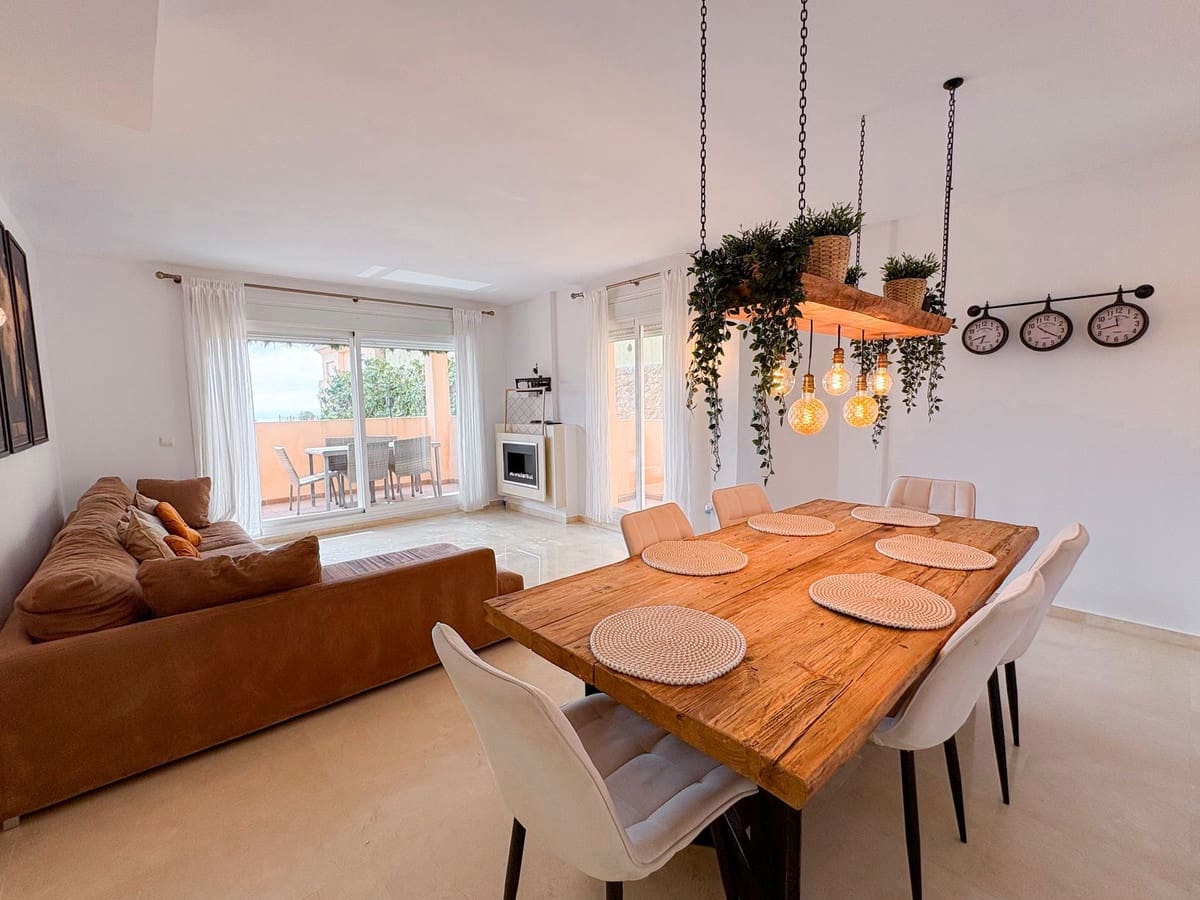 2 bedroom Apartment for sale in Calahonda with pool - € 310,000 (Ref: 9850436)