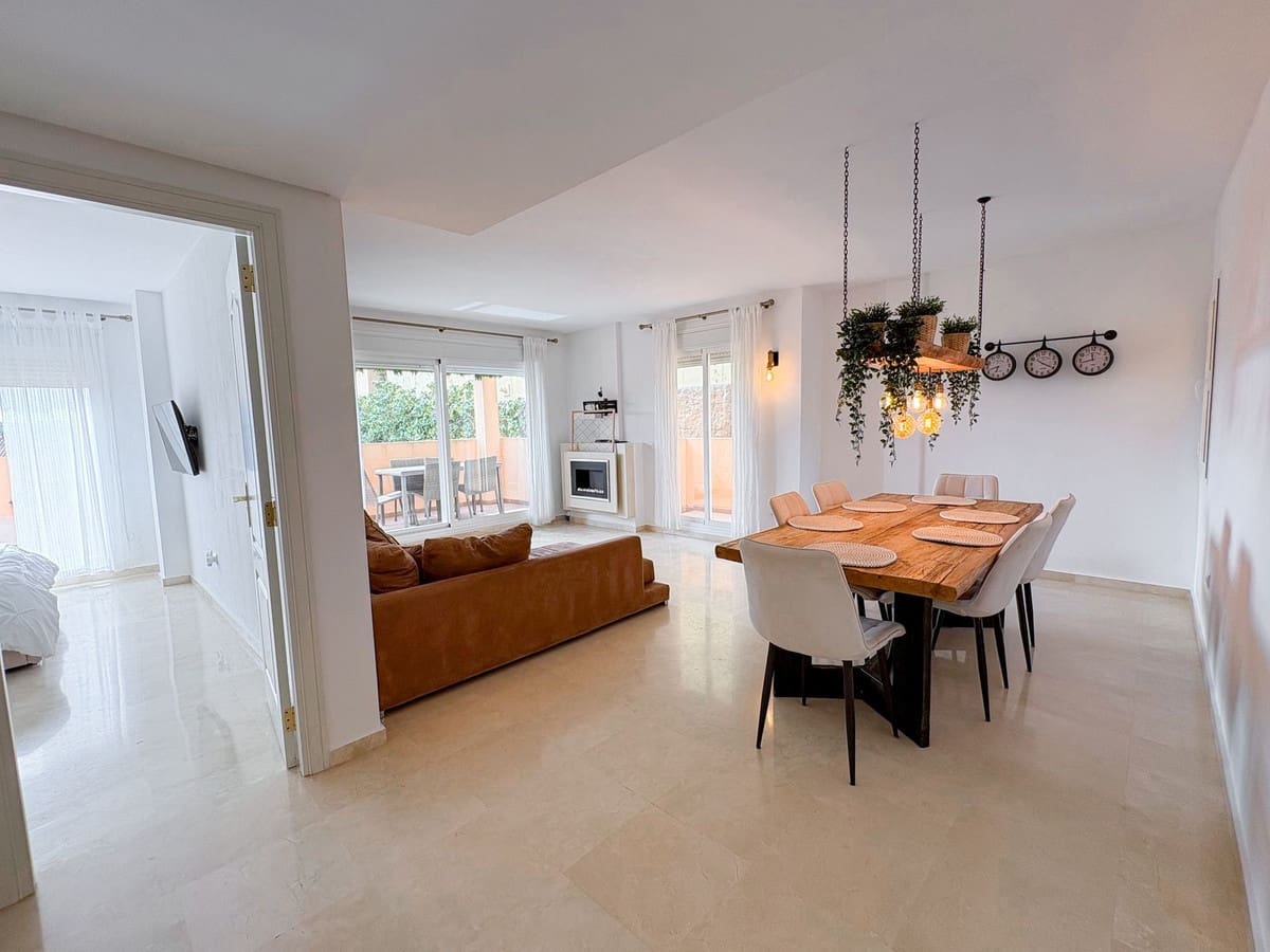 2 bedroom Apartment for sale in Calahonda with pool - € 310,000 (Ref: 9850436)