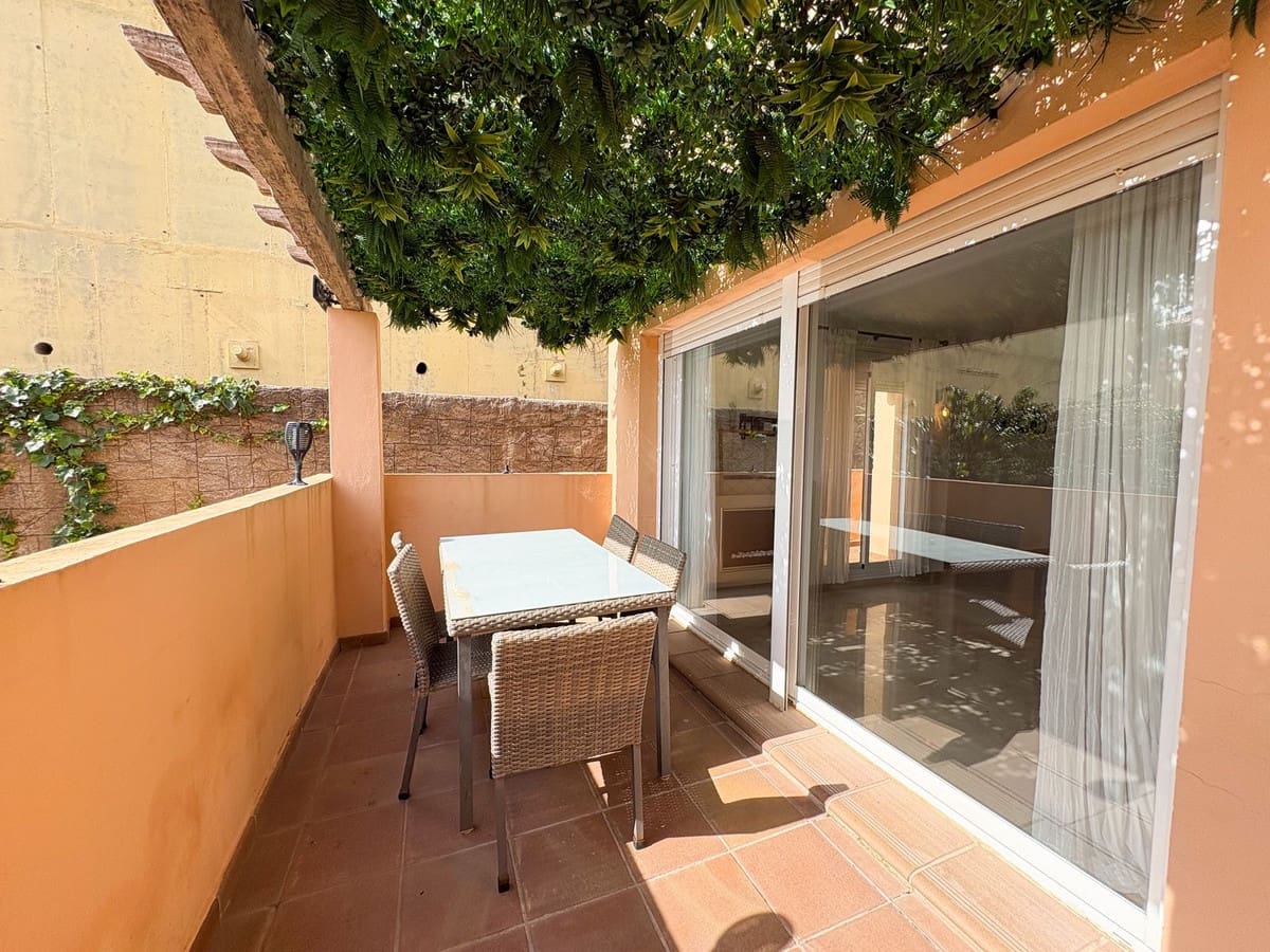 2 bedroom Apartment for sale in Calahonda with pool - € 310,000 (Ref: 9850436)