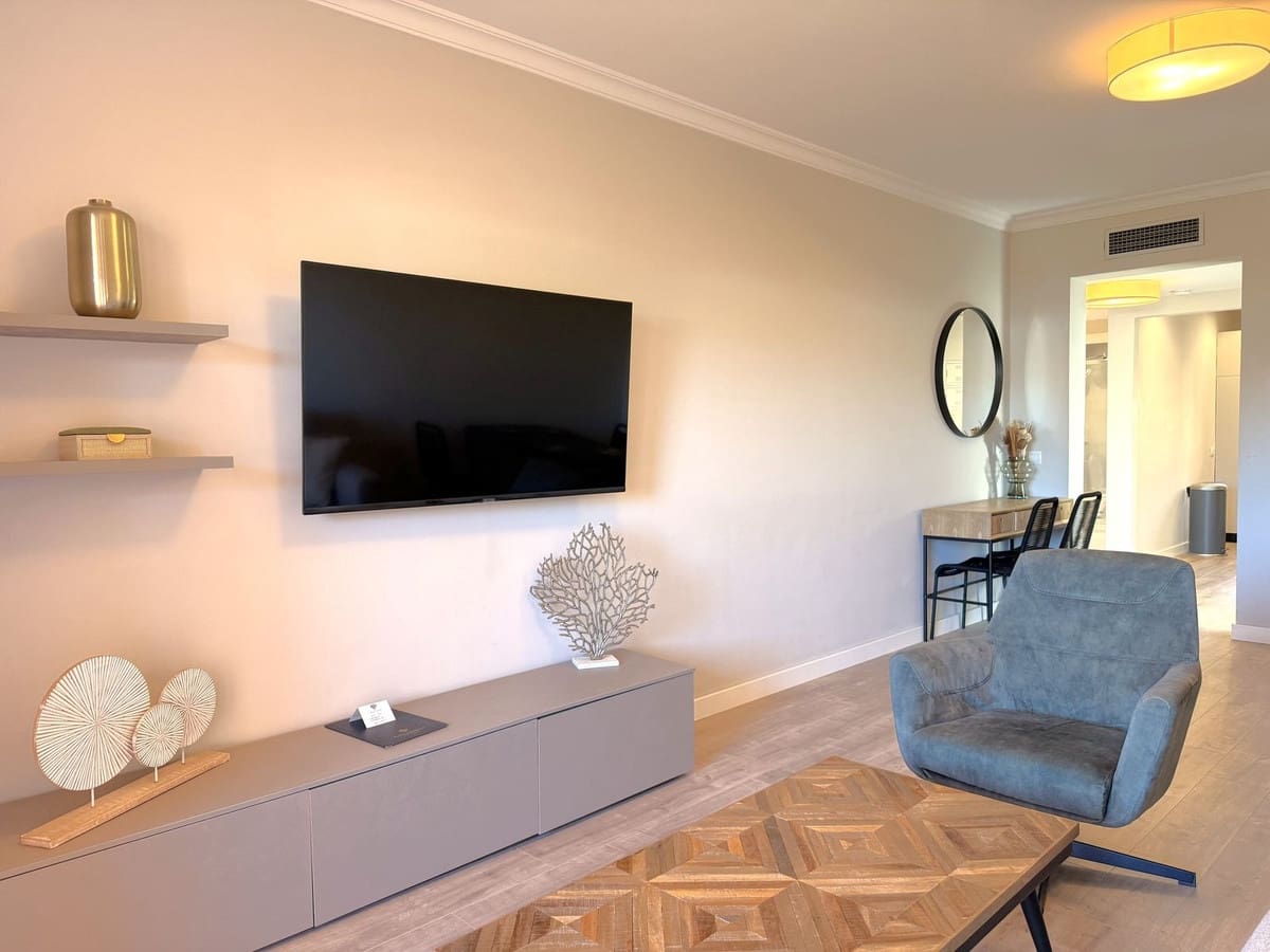 3 bedroom Penthouse for sale in Benahavis with pool garage - € 400,000 (Ref: 9852043)