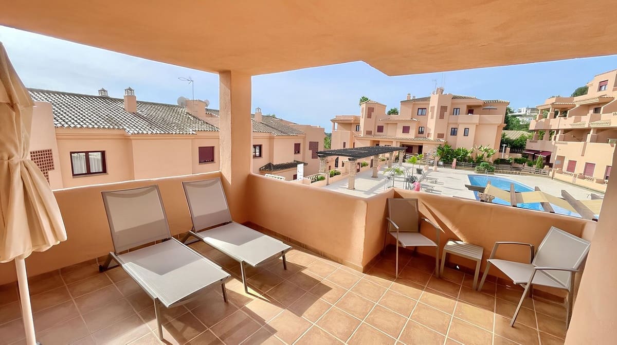 3 bedroom Penthouse for sale in Benahavis with pool garage - € 400,000 (Ref: 9852043)
