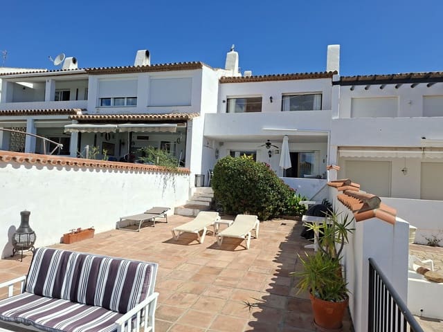 3 soverom Hus til salgs i La Duquesa / Puerto de la Duquesa, Manilva med svømmebasseng garasje - € 440 000 (Ref: 9872574)