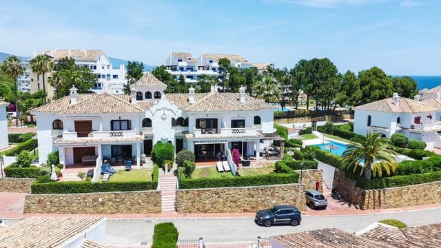 3 sypialnia Dom na sprzedaż w La Duquesa / Puerto de la Duquesa, Manilva z basenem - 485 000 € (Ref: 9873776)