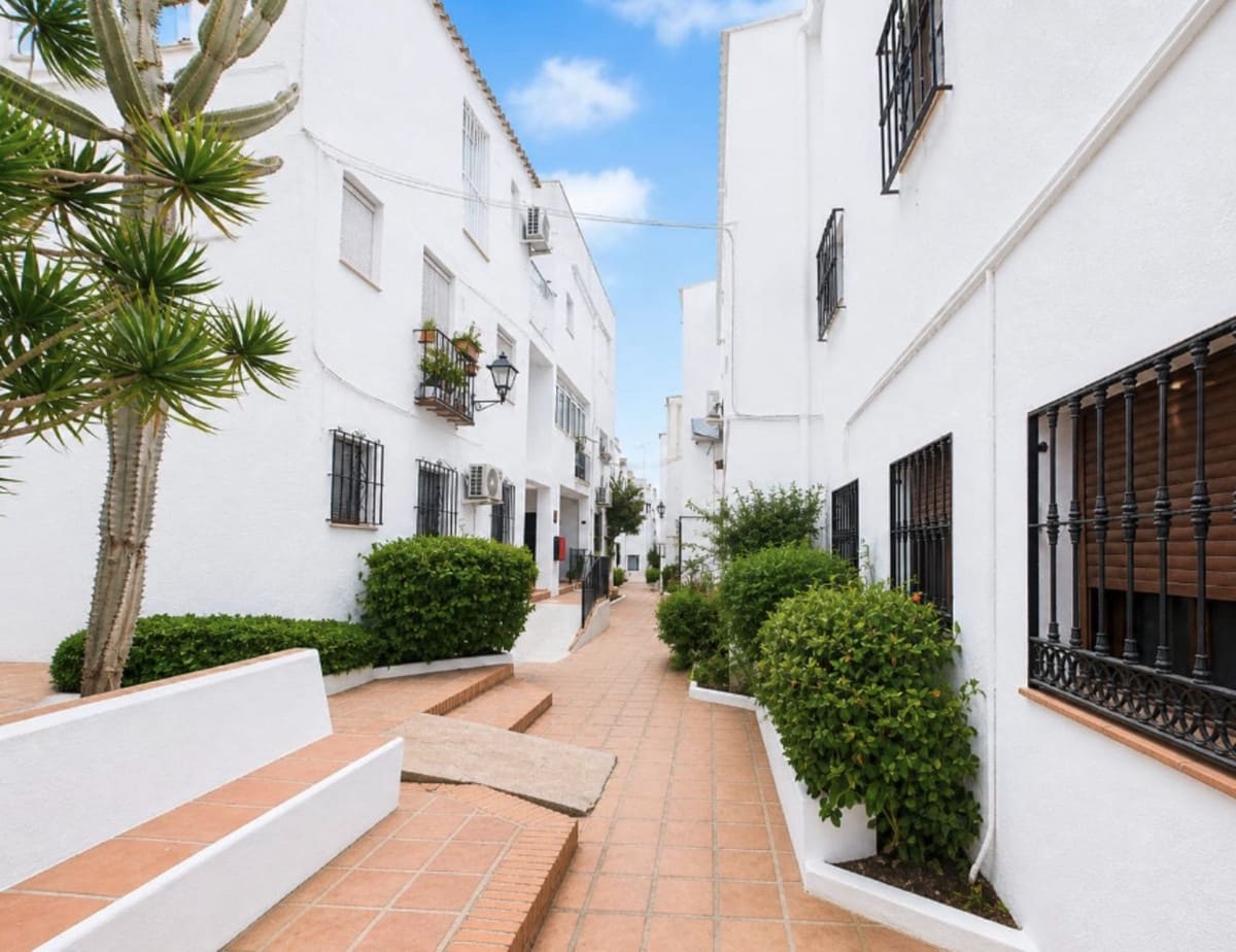 2 makuuhuone Huoneisto myytävänä paikassa La Duquesa / Puerto de la Duquesa mukana uima-altaan - 220 000 € (Ref: 9874322)