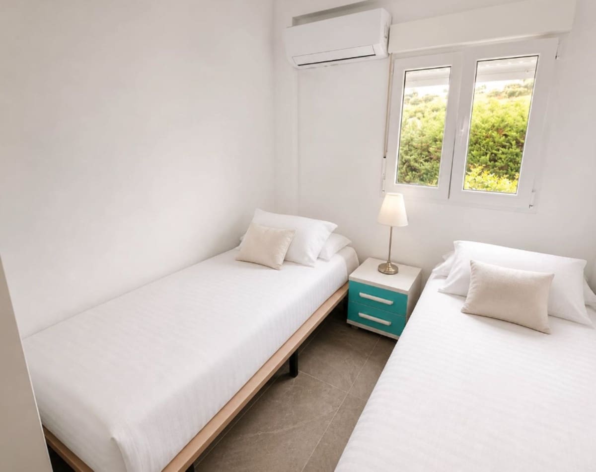 2 makuuhuone Huoneisto myytävänä paikassa La Duquesa / Puerto de la Duquesa mukana uima-altaan - 220 000 € (Ref: 9874322)