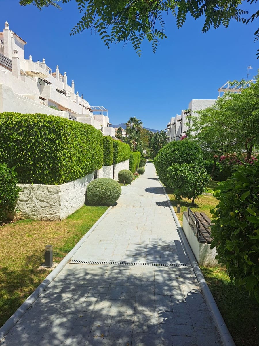 1 slaapkamer Appartement te koop in New Golden Mile met zwembad garage - € 299.000 (Ref: 9877193)