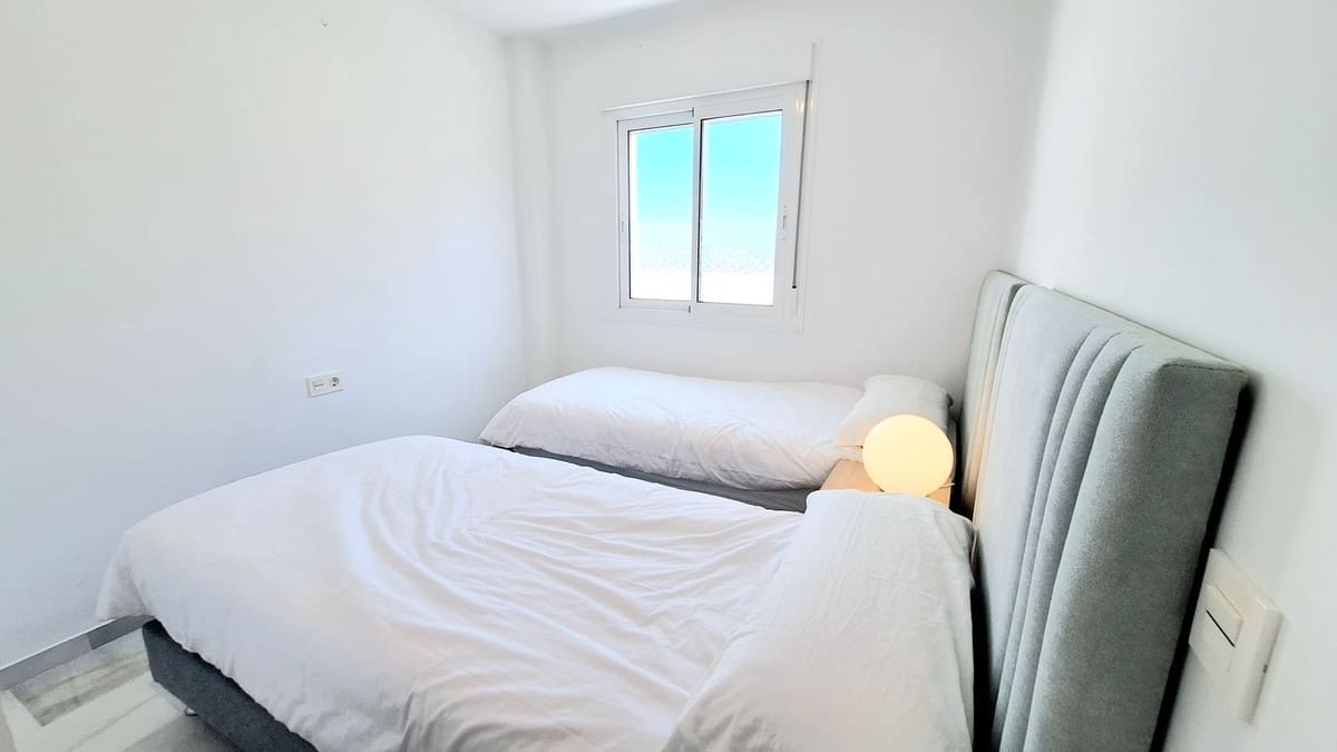 2 sypialnia Penthouse na sprzedaż w Casares z basenem garażem - 275 000 € (Ref: 9877194)