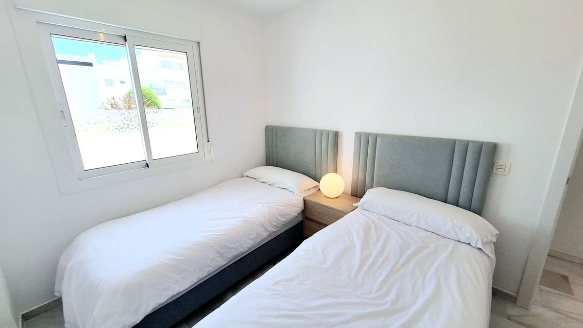 2 sypialnia Penthouse na sprzedaż w Casares z basenem garażem - 275 000 € (Ref: 9877194)
