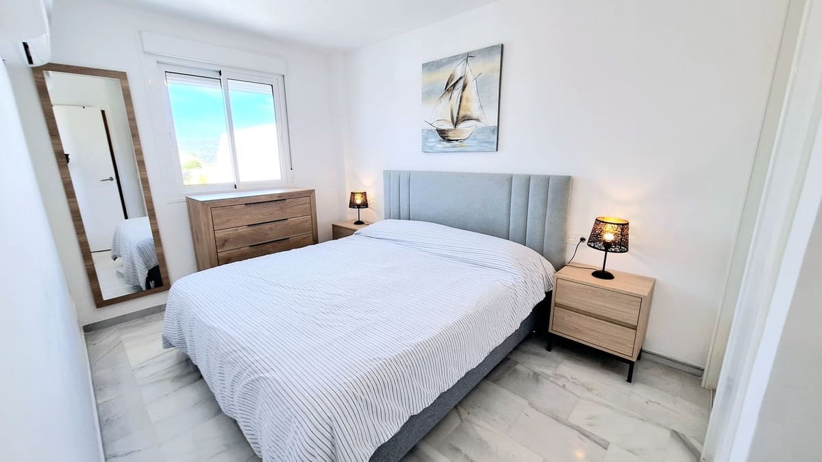2 sypialnia Penthouse na sprzedaż w Casares z basenem garażem - 275 000 € (Ref: 9877194)
