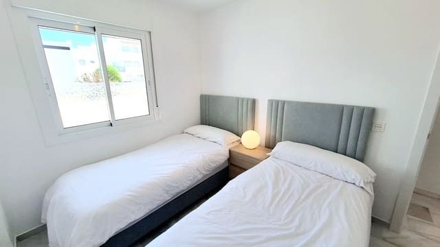 2 sypialnia Penthouse na sprzedaż w Casares z basenem garażem - 275 000 € (Ref: 9877194)