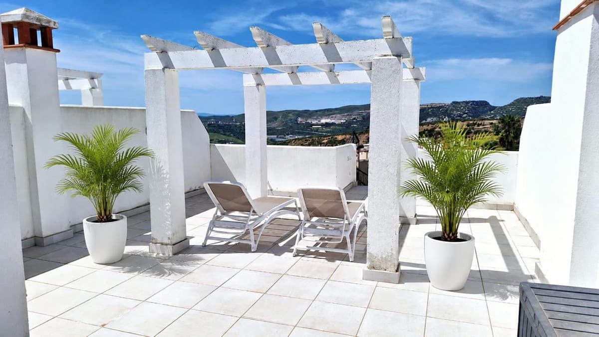 2 sypialnia Penthouse na sprzedaż w Casares z basenem garażem - 275 000 € (Ref: 9877194)
