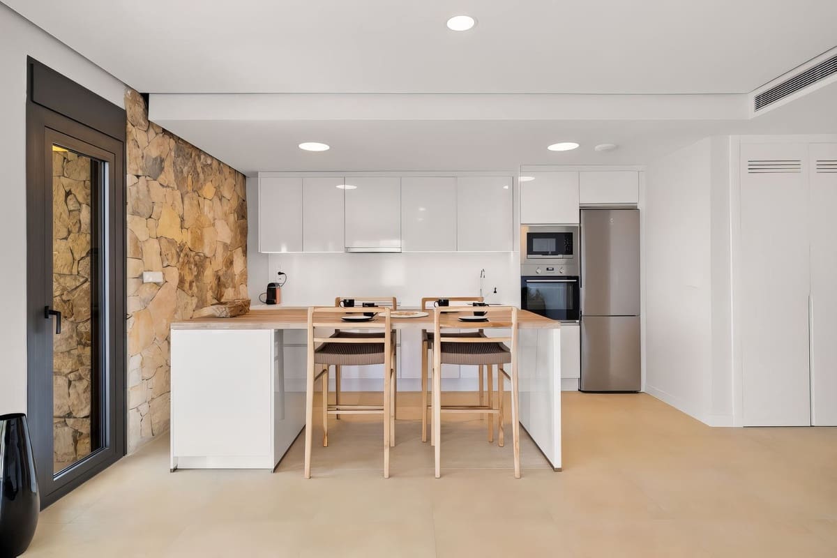 2 sypialnia Apartament na sprzedaż w New Golden Mile z basenem garażem - 550 000 € (Ref: 9877418)