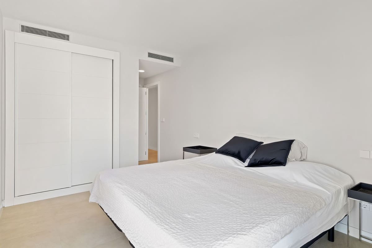 2 sypialnia Apartament na sprzedaż w New Golden Mile z basenem garażem - 550 000 € (Ref: 9877418)