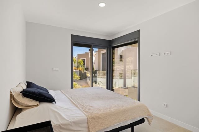 2 sypialnia Apartament na sprzedaż w Selwo, Estepona z basenem garażem - 550 000 € (Ref: 9877418)