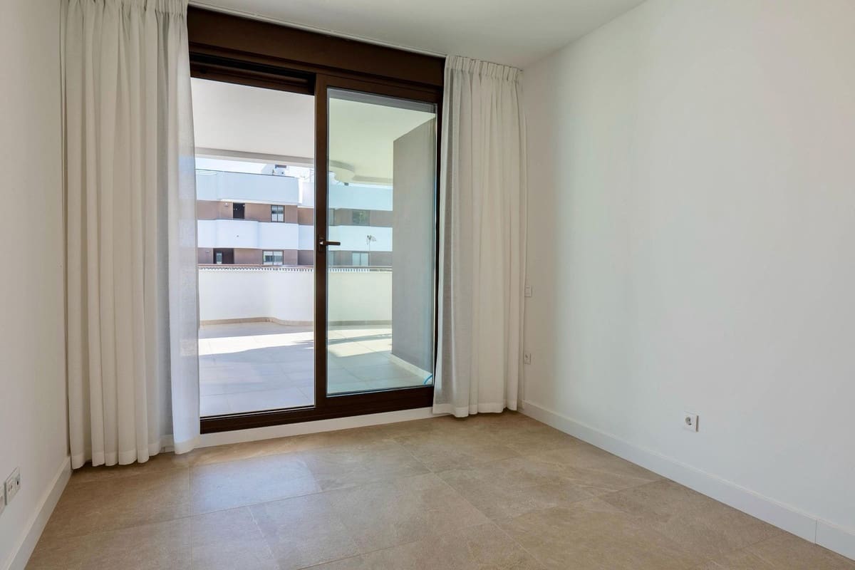 2 Zimmer Apartment zu verkaufen in Estepona mit Pool Garage - 590.000 € (Ref: 9879603)