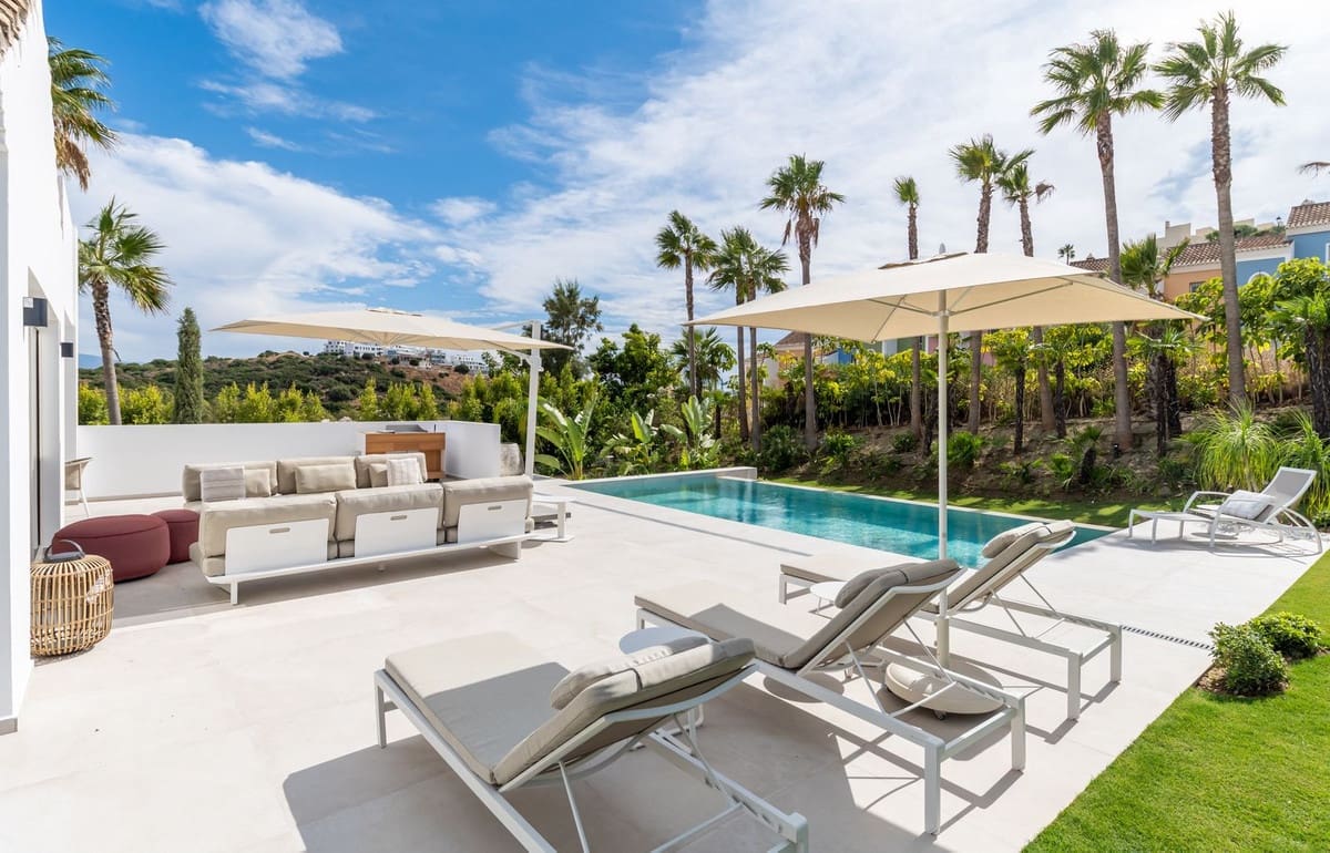 4 soverom Villa til salgs i Bahia de Casares med svømmebasseng garasje - € 1 595 000 (Ref: 9879605)