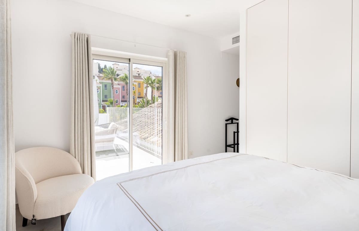 4 soverom Villa til salgs i Bahia de Casares med svømmebasseng garasje - € 1 595 000 (Ref: 9879605)