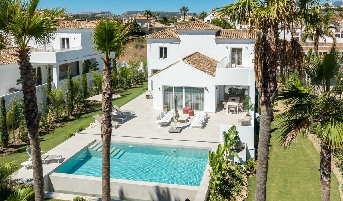 4 soverom Villa til salgs i Bahia de Casares med svømmebasseng garasje - € 1 595 000 (Ref: 9879605)