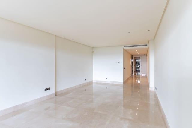 2 Zimmer Apartment zu verkaufen in Estepona mit Pool Garage - 1.300.000 € (Ref: 9879606)
