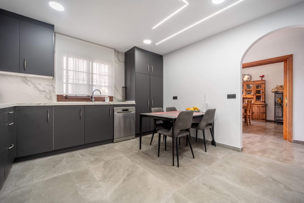 3 chambre Maison de Ville à vendre à Estepona - 990 000 € (Ref: 9879607)