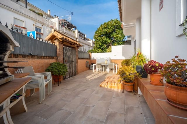 3 soverom Hus til salgs i Estepona - € 990 000 (Ref: 9879607)
