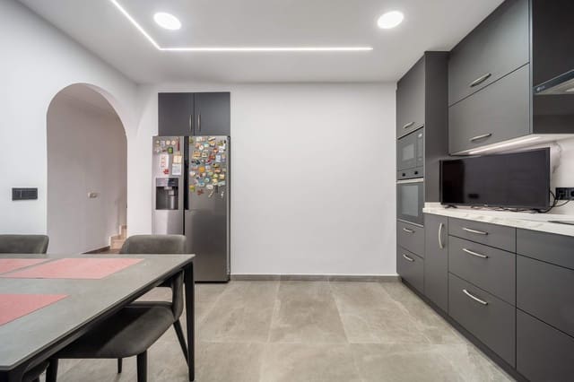 3 soverom Hus til salgs i Estepona - € 990 000 (Ref: 9879607)