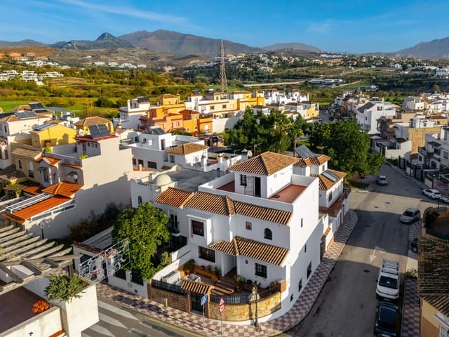 3 soverom Hus til salgs i Estepona - € 990 000 (Ref: 9879607)